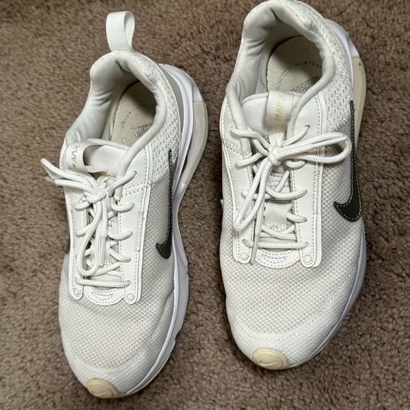 Nike Air Max INTRLK Lite Women's Shoes in White | Size 6 - Picture 5 of 8